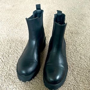 Dirty Laundry Chelsea Boot Size 10 Black